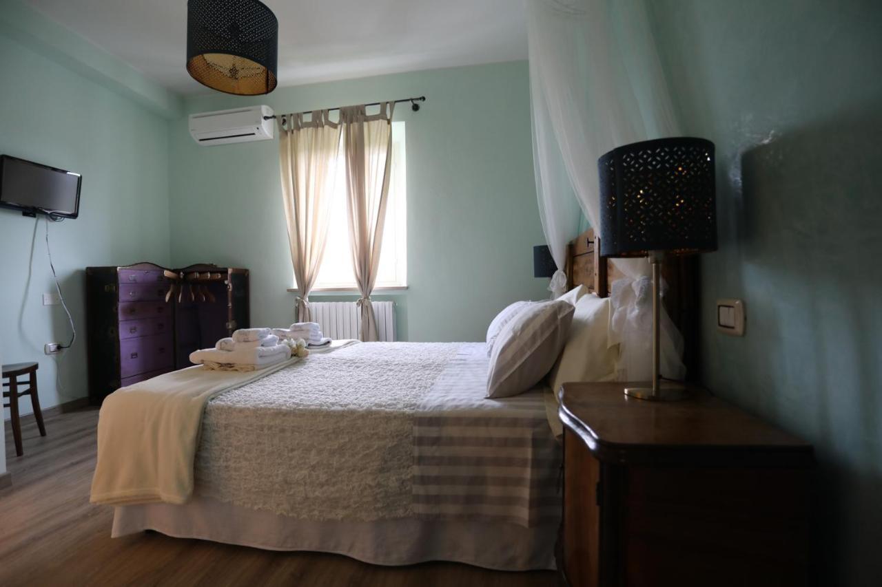 Tra i Campi Di Papaveri Bed & Breakfast Medesano Bagian luar foto